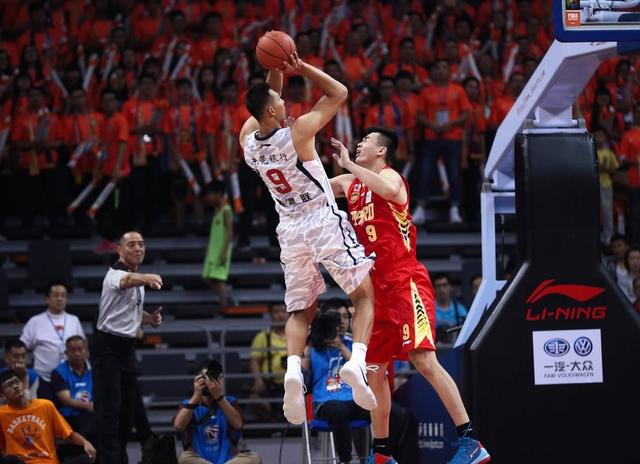 开云体育APP下载-勇士鏖战四川队，易建联关键制胜